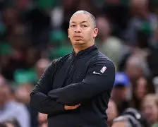 九游体育- 布莱顿今夜官宣签约犹他爵士防线松动之后，今晚单刀错失